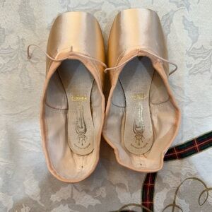 DV Freed of London Pointe Shoes